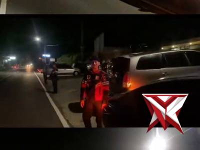 Patroli & Pengamanan Bazar Ramadhan ??

Sat Samapta Polres Magetan melaksanakan patroli dan pengama