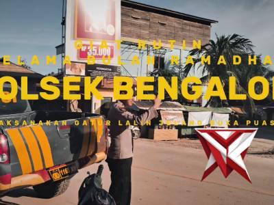 Sore hari menjelang magrib Polsek Bengalon hadir ditengah masyarakat untuk mengatur arus lalu lintas - PoliceTube