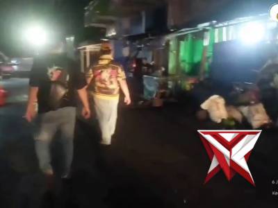 Razia Dini Hari di Pasar Minggu, Polisi Sita Tuak, Samcodin dan Amankan Tujuh Anak Punk  Polresta Be