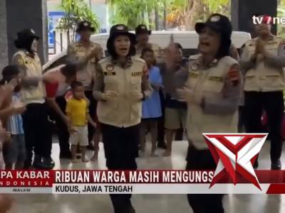 Polres Kudus bersama Bag Psikologi Biro SDM Polda Jawa Hibur Anak-anak Korban Banjir di Pengungsian - PoliceTube