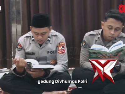 Istiqomah Membaca Al-Quran, Personel Divhumas Polri Teguhkan Iman dan Integritas Dalam Tugas - PoliceTube