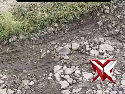 Di awal Ramadhan, Irwan Irawan melaksanakan patroli dialogis di wilayah perkebunan teh. Di tengah ud - PoliceTube