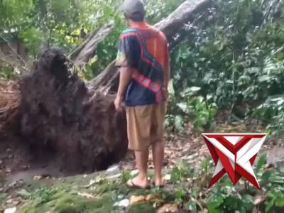 POLSEK MAESAN MENDATANGI LOKASI KEJADIAN BENCANA ALAM - PoliceTube