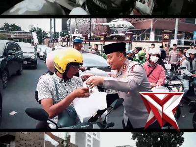 Kapolri & PJU Mabes Polri Turun ke Jalan, Sapa Masyarakat Bersama Insan Pers ?