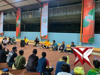 Kapolres Sukabumi Kota Futsal bareng PWI dan IJTI. - PoliceTube