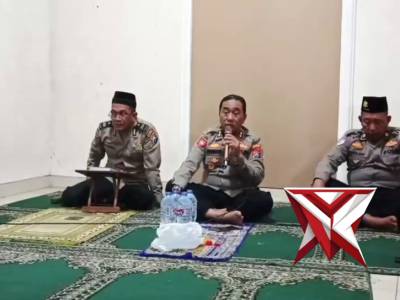 *Kegiatan Doa Bersama di Musholla al ikhlas Polsek Pandaan yang dipimpin Oleh Kapolsek Pandaan AKBP - PoliceTube