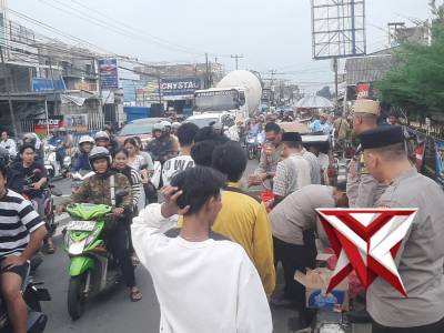 Kegiatan Jum'at Berkah Polsek Citeureup Berbagi Untuk Warga dan Sekitarnya ? - PoliceTube