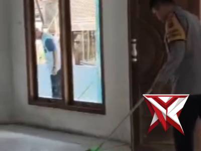 Kegiatan Bersih bersih polsek semidang aji di rumah ibadah masyarakat semidang aji - PoliceTube