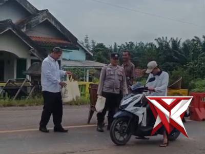 Kegiatan Jum'at berkah Polsek lais dg sopir truk dan pengendara sepeda motor - PoliceTube