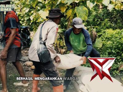 POLSUBSEKTOR PALIBELO MELALUI BHABINKAMTIBMAS DESA NATA BERSAMA MASYARAKAT MELAKSANAKAN GOTONG ROYON - PoliceTube