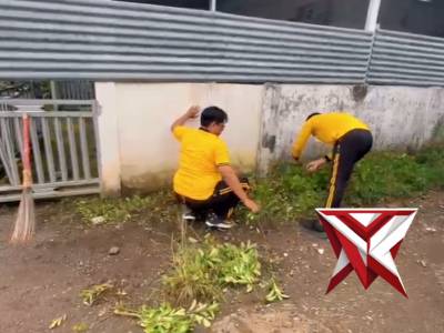 Dukung Program Presiden RI, Polres Muara Enim Bersama Polsek Laksanakan Aksi Bersih - PoliceTube