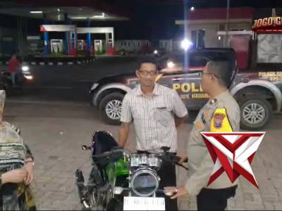 Patroli Dialogis Malam Hari, Polsek Kedamean Jaga Kondusifitas Kamtibmas di Wilayah Hukum - PoliceTube