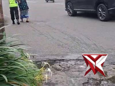 TETAPLAH BERBUAT BAIK. Gelaran Pelayanan Pengaturan Giat Pagi Polsek Laweyan Polresta Surakarta - PoliceTube