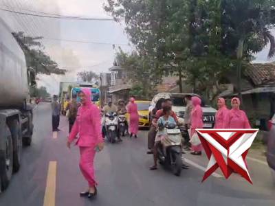 BAGI BAGI TAKJIL POLSEK BANCAR - PoliceTube