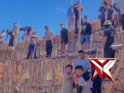 Personel polres MBD melaksanakan kerja bakti pada gedung gereja GSJA Tiakur ministry center - PoliceTube