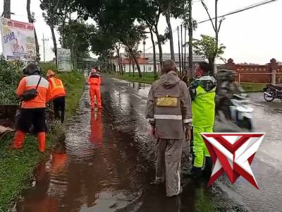 Polsek Turen Polres Malang Tamggap Bencana. - PoliceTube
