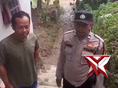 Bhabinkamtibmas Cek Permukiman Bantaran Sungai Enim, Situasi Aman Terkendali - PoliceTube
