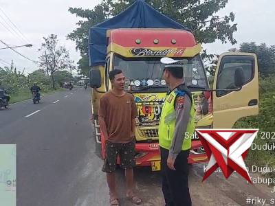 PEMBATASAN JAM OPERASIONAL - PoliceTube