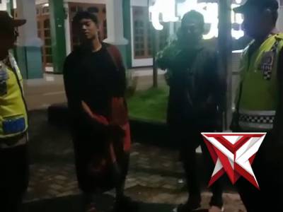 Patroli jelang sholat taraweh polsek ngariboyo - PoliceTube