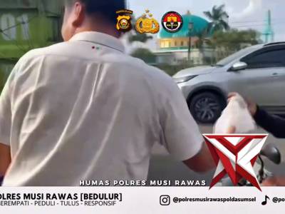 Kapolres musi rawas melaksanakan pembagian Takjil - PoliceTube