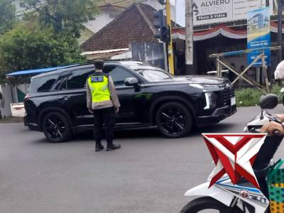 Poros sore - PoliceTube