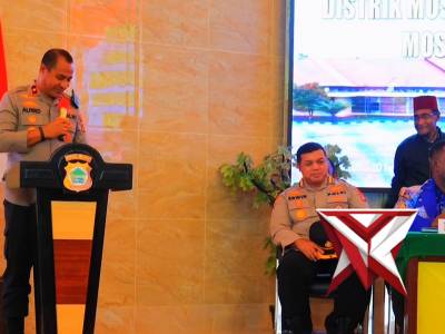 Kunker Kapolda Papua Barat di Polres Teluk Bintuni dan Tatap Muka Bersama Masyarakat Moskona. - PoliceTube