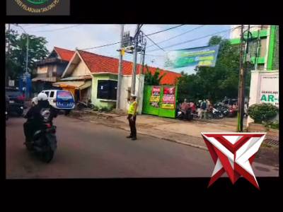 Pengaturan Lalu Lintas Pagi Hari, Polsek Semampir : Keselamatan Masyarakat Harapan Kami - PoliceTube