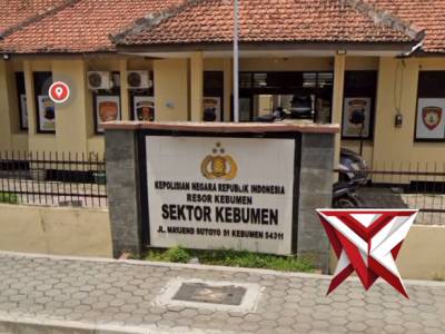 Polsek Kebumen memberikan Bantuan Sembako kepada Masyarakat di sekitar Mapolsek Kebumen - PoliceTube