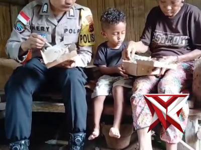 AIPDA HERIBERTUS TENA CEK PROGRES PEMBANGUNAN RUMAH BANTUAN KAPOLDA NTT - PoliceTube