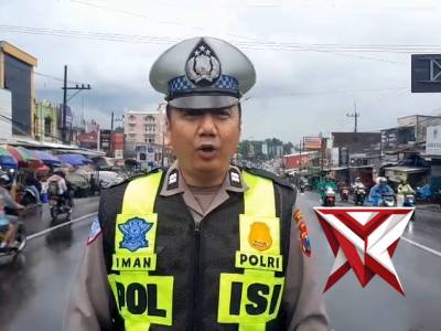 Aiptu Iman Menyampaikan live report Pagi hari di Jalan Raya Lawang Kec. Lawang Kab. Malang - PoliceTube