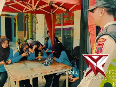 Polsek Rowokele Hadir - PoliceTube