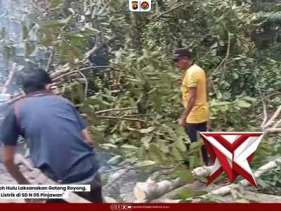 Polsek Embaloh Hulu Laksanakan Gotong Royong, Bantu Pasang Listrik di SD N 05 Pinjawan - PoliceTube