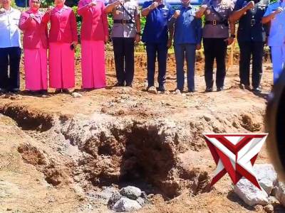 KAPOLRES TERNATE HADIRI PELETAKAN BATU PERTAMA PEMBANGUNAN MASJID SPN POLDA MALUT
