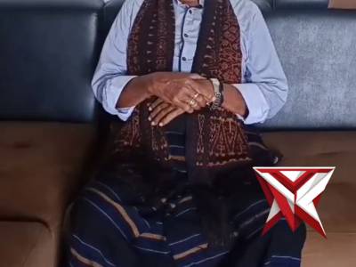 Dukungan dari toko Adat Mosalaki bapak Daniel Djuma bahwa Polri tetap berada di bawah Preaiden RI - PoliceTube