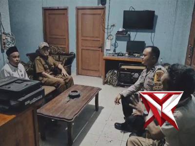 Bhabinkamtibmas Desa Lingga Jalin Silaturahmi dengan Pemerintah Desa dan Tokoh Agama