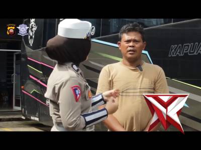 Pembinaan kepada para pelaku usaha transportasi darat, Serta menjaga keselamatan penumpang - PoliceTube