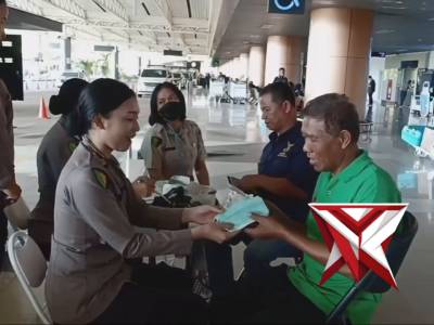 Biddokkes Polda Kalbar memberikan pelayanan kesehatan kepada Driver Taxi