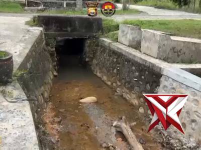 Proses pembuatan saluran irigasi polres Seluma - PoliceTube