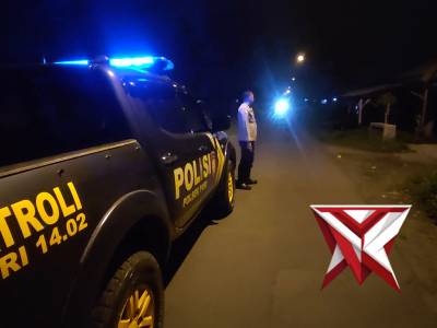 Patroli blue light blue night - PoliceTube