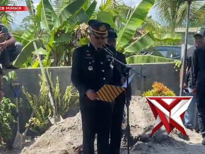 Upacara Persemayaman Dan Pemakaman Jenazah Almarhum AKP EDUARDUS EDISON Kabag Ren Polres Deiyai - PoliceTube