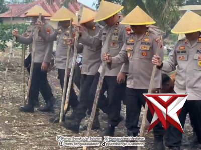 Penanaman Jagung di Lahan Polres bengkulu selatan Dalam Rangka Mendukung Ketahanan Pangan Nasional T