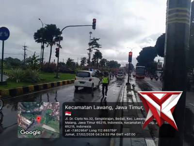 Pelayanan Pengaturan lalu lintas sore hari guna antisipasi kemacetan di Daerah hukum Polsek Lawang - PoliceTube