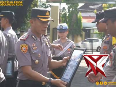 Reward anggota berprestasi Polres Probolinggo Kota - PoliceTube