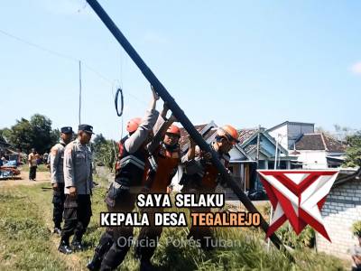 Polres Tuban bersama TNI Kodim 0811 Tuban dan BPBD membantu warga terdampak angin puting beliung - PoliceTube