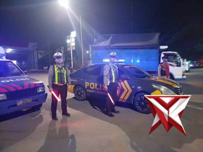 Unit lantas Polsek Krian Gelar Patroli Kota Presisi Blue Light Antisipasi 3C dan Balap Liar jalur by - PoliceTube