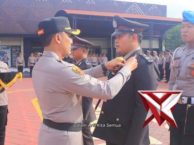 UPACARA PENGANUGERAHAN TANDA KEHORMATAN SATYALANCANA PENGABDIAN ANGGOTA POLRES NGAWI - PoliceTube