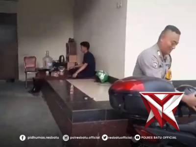 Ngopi Kamtibmas, Bhabinkamtibmas Mojorejo Rangkul Warga Jaga Kondusifitas - PoliceTube