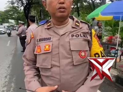 Polsek Simokerto Melakukan Giat Pengamanan di Makam Rangka - PoliceTube