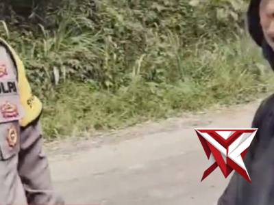 Quick Respon Polsek BTS Ulu memperbaiki jembatan rusak