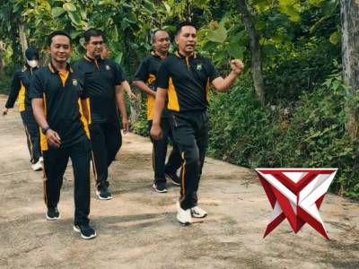 ANGGOTA POLSEK JENANGAN MELAKSANAKAN OLAHRAGA BERSAMA GUNA JAGA KEBUGARAN - PoliceTube